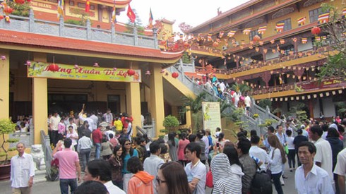TPHCM: Sáng mồng 1 Tết, lên chùa ăn chay - ảnh 2